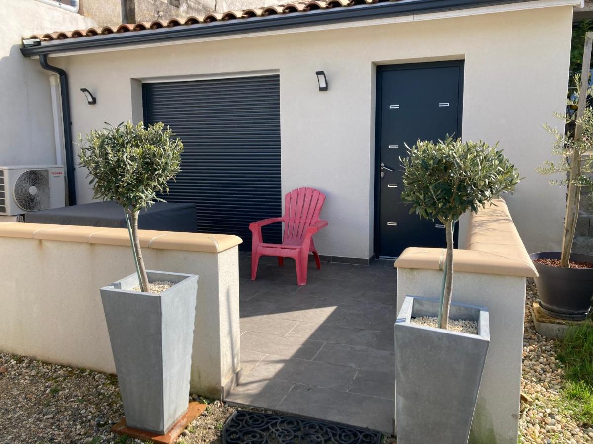 Studio Meuble Du Bourg Puymiclan Exterior foto